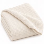 Opgevouwen off-white hydrofiele doek met zachte wafelstructuur van 100% katoen.