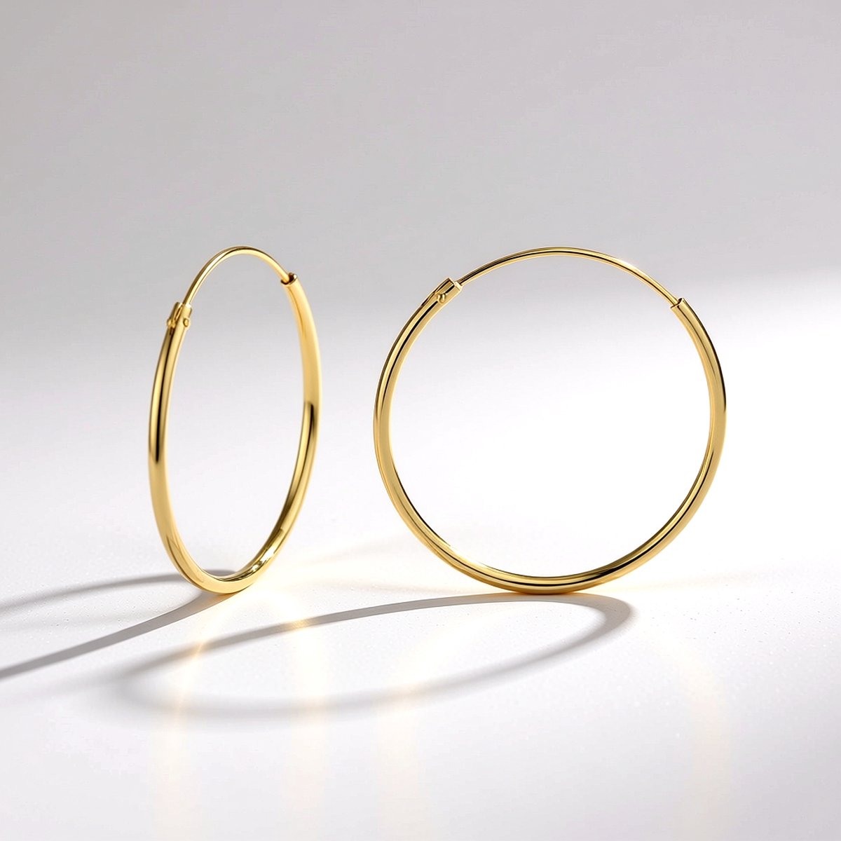 Cavill - 925 Sterling Zilver Vergulde Hoepel Oorbellen - 30 mm - Elegante Lichtgewicht Dames Oorringen - Comfortabele Hoops - Monosono