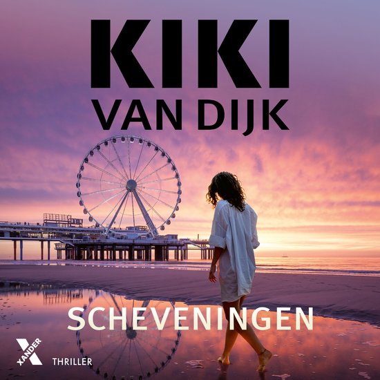 Boekomslag 'Scheveningen' van Kiki van Dijk met een vrouw op het strand bij zonsondergang en het reuzenrad op de achtergrond.