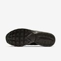 Onderkant van zwarte Nike sneakerzool met profiel en Nike logo in het midden.