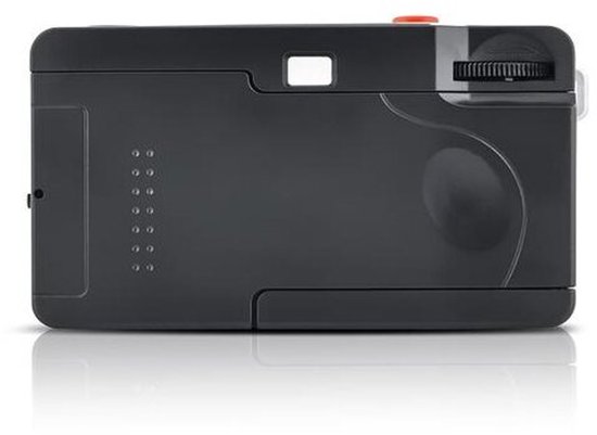 Achterkant van de zwarte AgfaPhoto compactcamera met zoeker en filmtransportwiel.