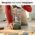 Bosch ErgoMixx met staafmixeropzetstuk en mengbeker voor handsfree gebruik.
