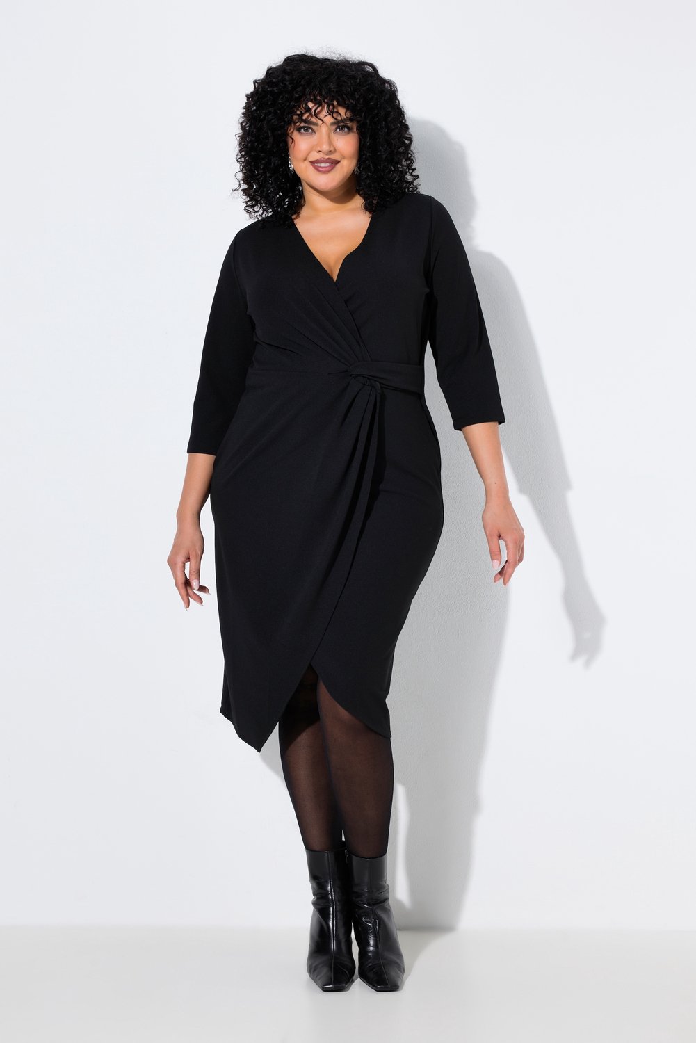 Ulla Popken - Dames - Midi-jurk wikkellook V-hals 3/4-mouwen - Zwart - Maat 48