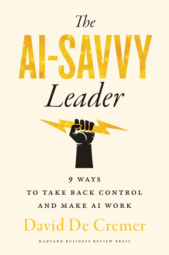 Boekomslag: 'The AI-Savvy Leader' met een zwarte vuist die een gele bliksemschicht vasthoudt op een crèmekleurige achtergrond.