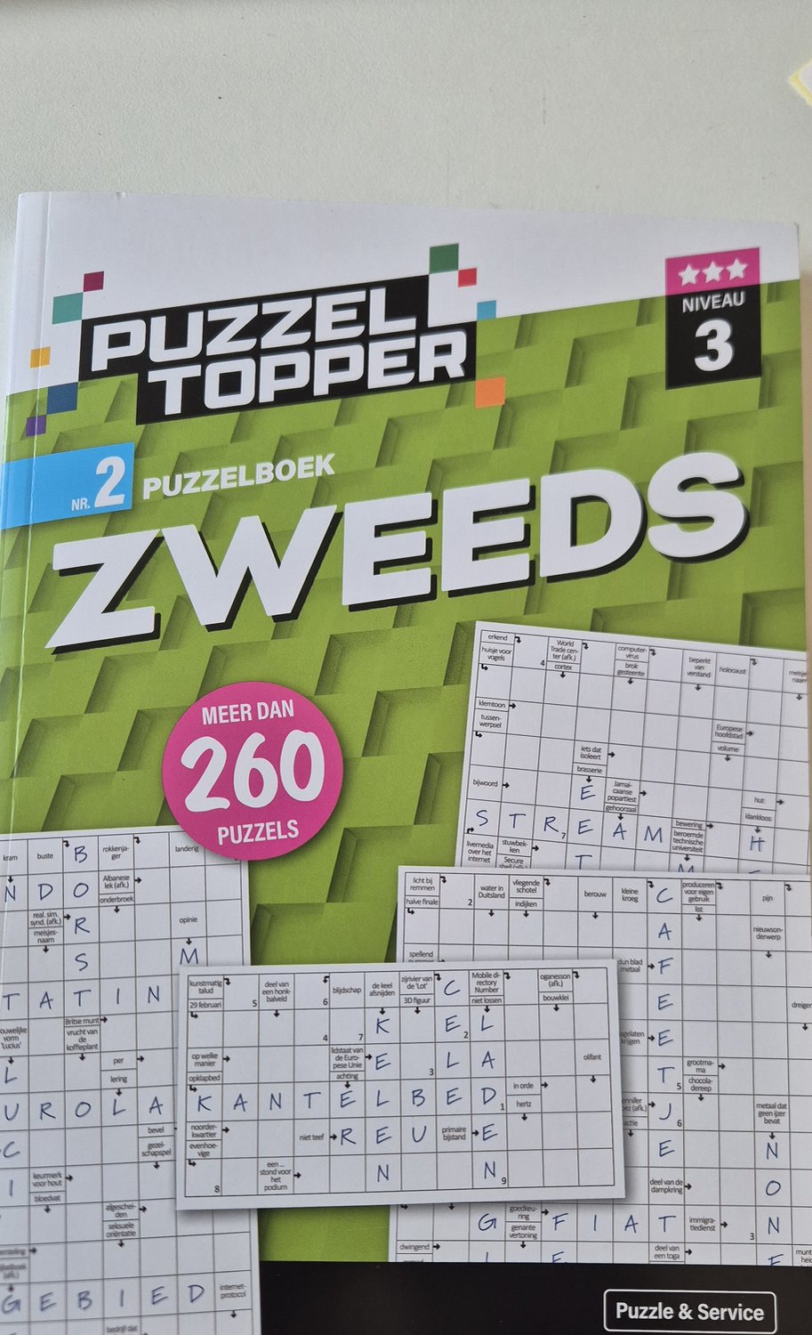 Puzzelboek ZWEEDS. Puzzel Topper. Meer dan 260 puzzels.
