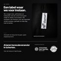 Detailopname van een zwart keukenschort met een wit Viamart-label aan de binnenkant. Inclusief logo's van duurzaamheid.