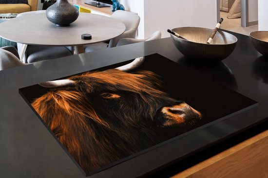 KitchenYeah® Inductie beschermer 76x51.5 cm - Schotse hooglander - Zwart - Vacht - Kookplaataccessoires - Afdekplaat voor kookplaat - Inductiebeschermer - Inductiemat - Inductieplaat mat