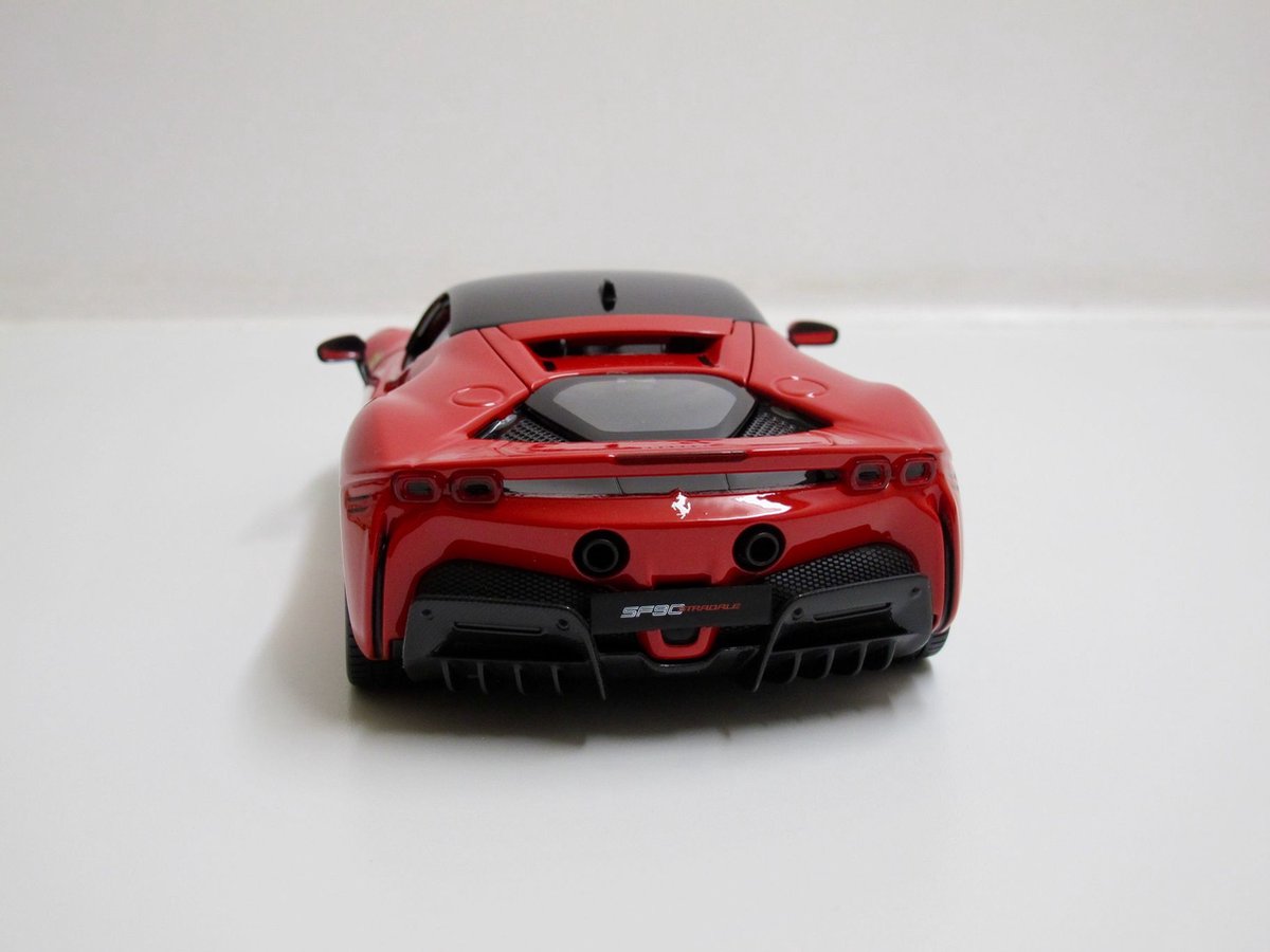 Burago – Ferrari SF90 Stradale – Miniature échelle 1/18 – Rouge – Collectionneur – Dès 14 Ans