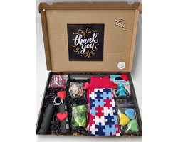 Verrassing Box voor mannen - goed gevuld met allerlei nuttige, lekkere en aangename artikelen - met Mystery Card 'Thank You' met een persoonlijke videoboodschap van jouzelf | Verjaardag | Vaderdag | Kerst | Sinterklaas