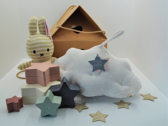 Foto: Loenadesign kraamcadeau set droomland babyshower geboorte newborn bijzonder kraammand kraampakket kraamcadeau jongen meisje nijntje picca loulou mushie knuffel decoratie stapeltoren kinderkamer