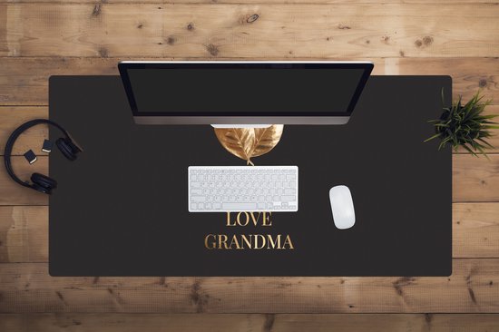 Muismat XXL 120x60 cm - Bureau onderlegger - Bureau mat Spreuken - Quotes I Love Grandma - Oma - Liefste oma - Moederdag - Gold - Bureaumat - Gaming mousepad xl - Bureaulegger groot - Computer deskmat