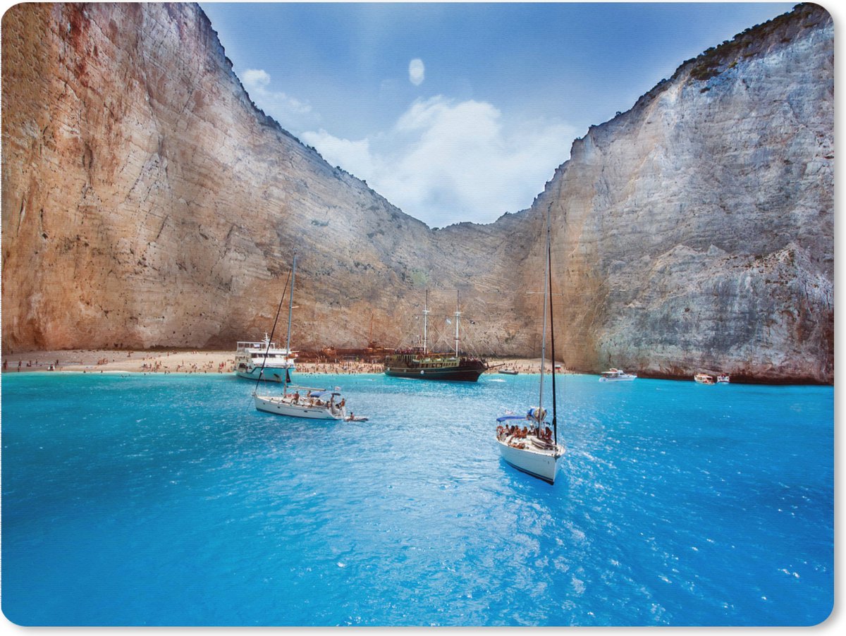 Muismat XXL 80x60 cm - Bureau onderlegger - Bureau mat De knalblauwe zee bij Navagio Beach op Zakynthos - Bureaumat - Gaming mousepad xl - Bureaulegger groot - Computer deskmat