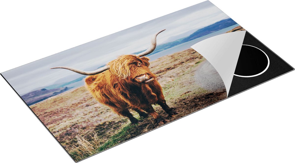 Chefcare Inductie Beschermer Schotse Hooglander Koe op de Weg - 90x52 cm - Afdekplaat Inductie - Kookplaat Beschermer - Inductie Mat