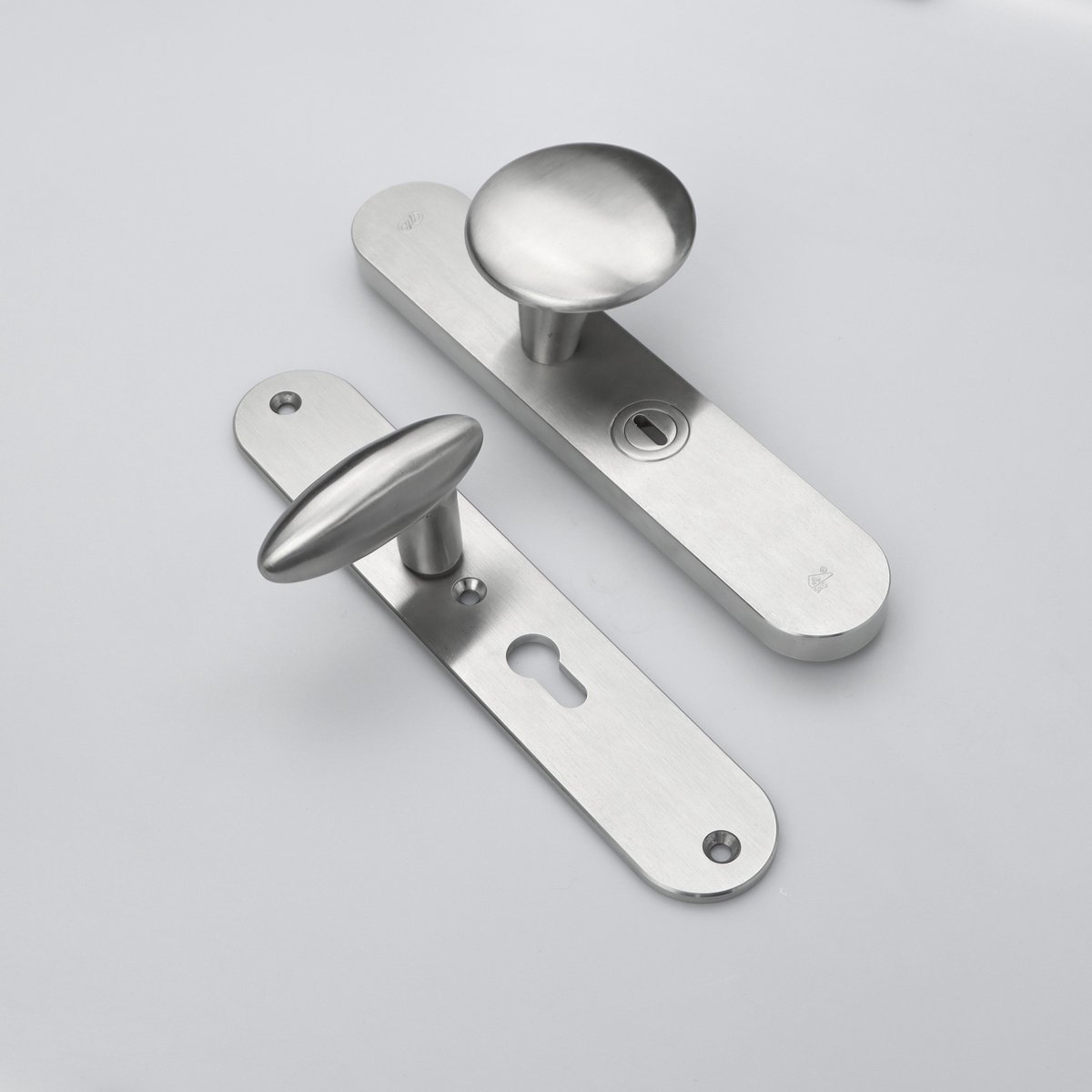 MASSIEF RVS Tzunali Deurbeslag. Model MINHO SKG*** BREED T=15/5 VKTB (kerntrek) PC55 BUITEN KNOP GUARDA; BINNEN KRUK OVIDIO