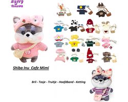 foto van Happy Trendz® - Cafe Mimi Paper Duck Hond Dogg  Editie - TikTok Hype - knuffel Hond Grijs - Cadeau  - Hoofdband - knuffel - Knuffel Eend - Pluche - Paper Duck - Leuke Kleding - Paper Hond knuffel - Paper Wolf - Paperduck - Knuffel Hond - 30cm -