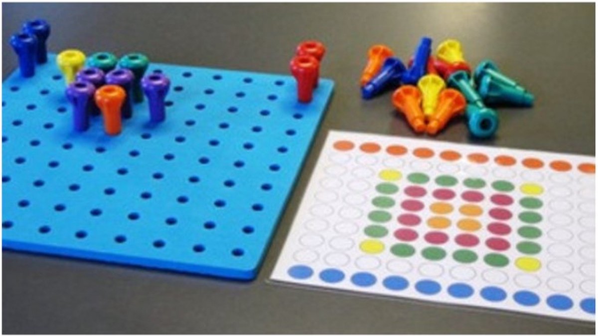 12 patronenkaarten voor pennenbord uit zacht materiaal- voor 36 gaatjes (6 x 6), 5 kleuren