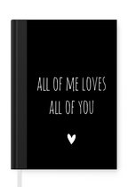 Notitieboek - Schrijfboek - Engelse quote "All of me loves all of you" met een hartje op een zwarte achtergrond - Notitieboekje klein - A5 formaat - Schrijfblok