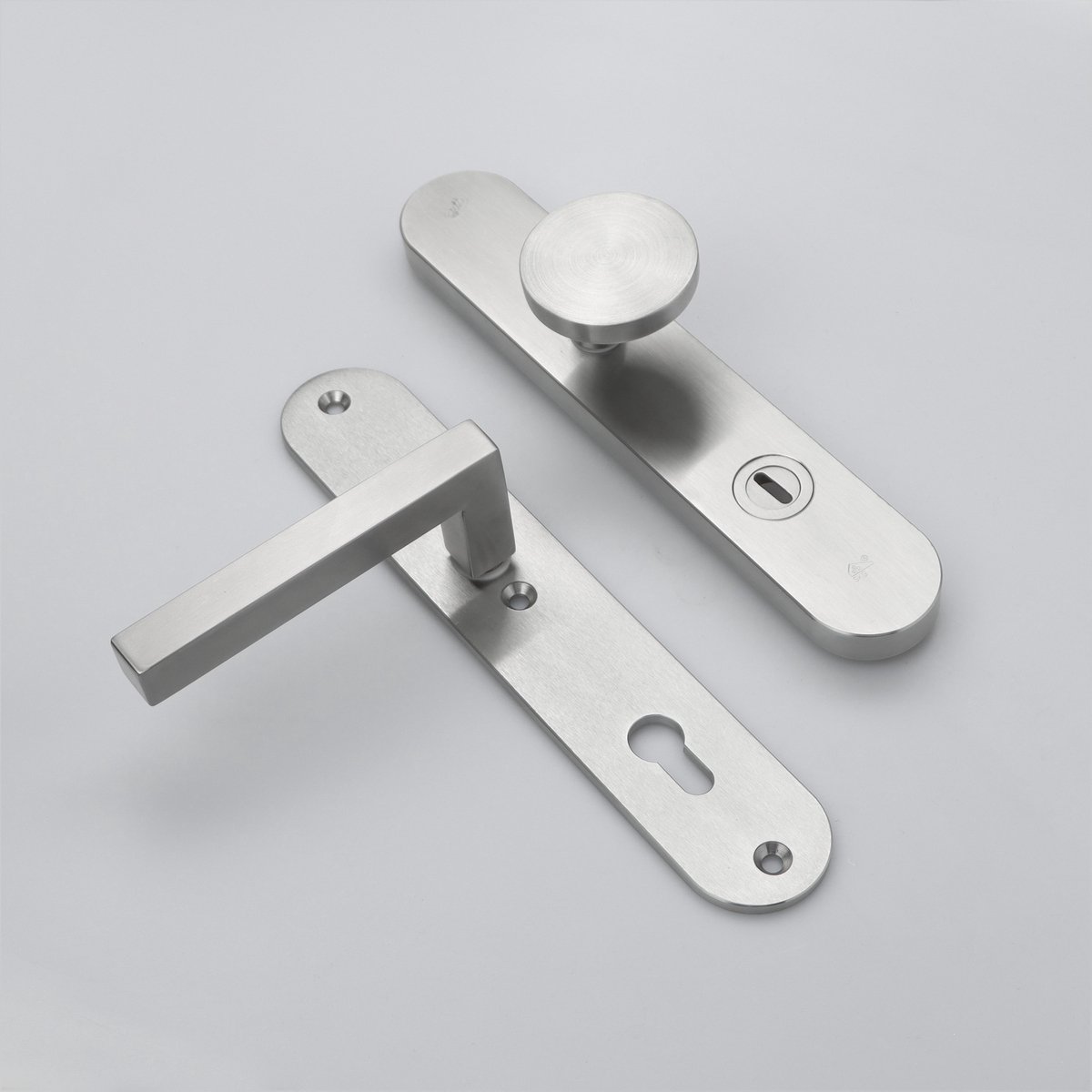 MASSIEF RVS Tzunali Deurbeslag. Model MINHO SKG*** BREED T=15/5 VKTB (kerntrek) PC92 BUITEN KNOP TORRES VK; BINNEN KRUK PAVIA