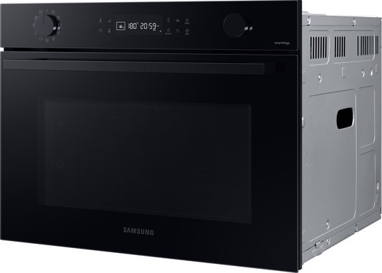 Zwarte inbouw combimagnetron met gesloten deur, digitaal display en Samsung logo.