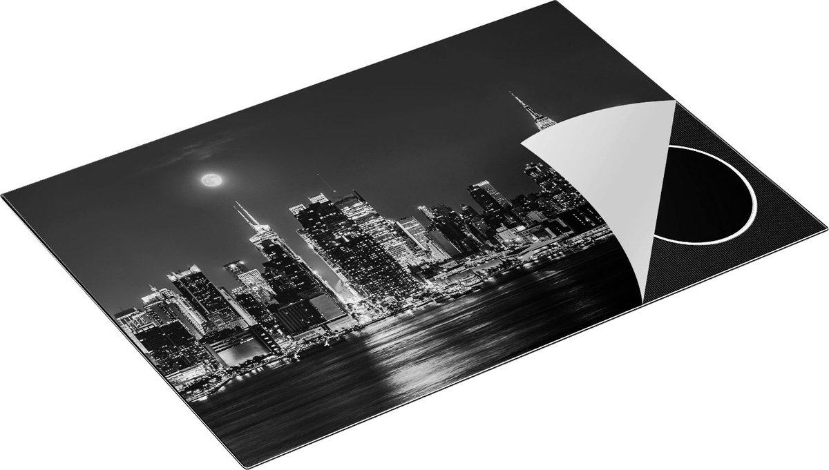 Chefcare Inductie Beschermer Verlichte Skyline van New York met Volle Maan - Zwart Wit - 76x51,5 cm - Afdekplaat Inductie - Kookplaat Beschermer - Inductie Mat