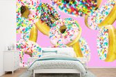 Behang - Fotobehang Zwevende donuts - Breedte 450 cm x hoogte 300 cm