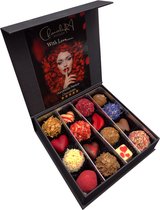 Valentijn/LOVE klein - Luxe doos chocolade speciaal voor jouw lief met extra persoonlijke kaart en glossy boekje met allemaal lieve verhaaltjes.