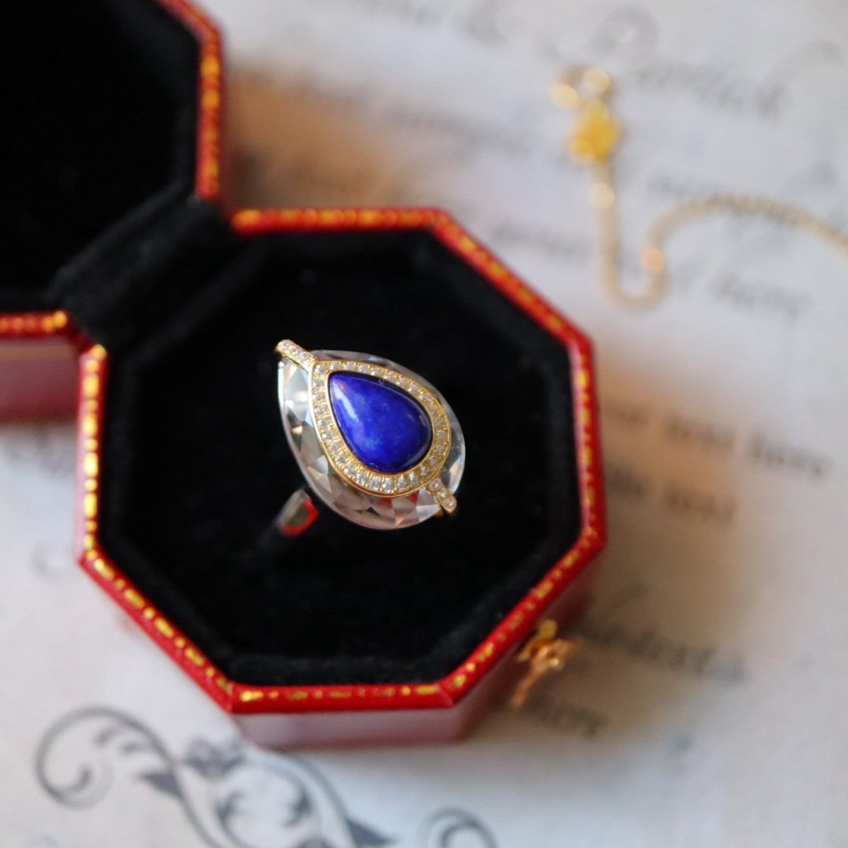Koningsblauw - Sterling zilveren koninklijke stijl Lapis peer geslepen heldere kwartskristal ring - verstelbaar