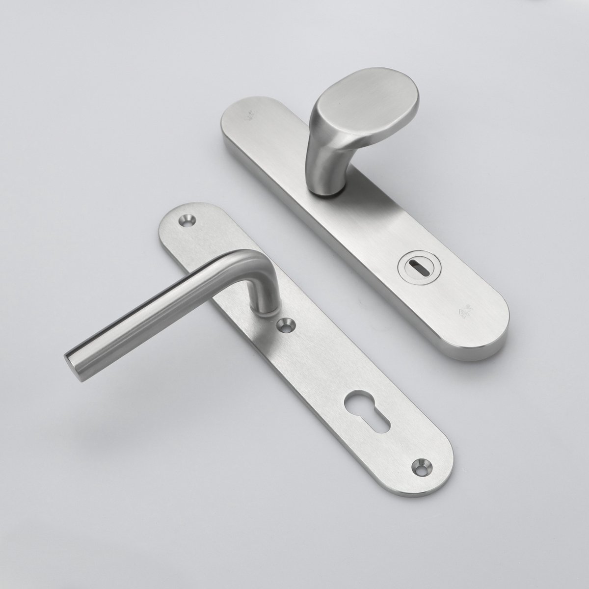 MASSIEF RVS Tzunali Deurbeslag. Model MINHO SKG*** BREED T=15/5 VKTB (kerntrek) PC92 BUITEN KNOP NELAS; BINNEN KRUK PORTO