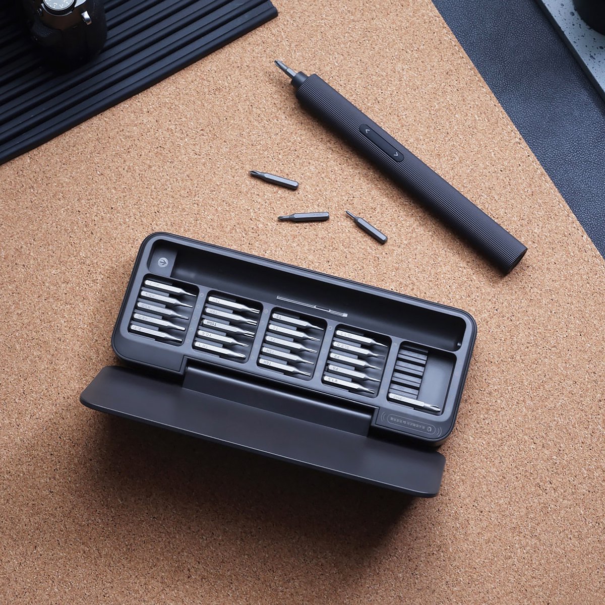 Hoto - Precisie Elektrische Schroevendraaier set + Magnetische Mat - Cadeau – 25 bits hoge kwaliteit - USB-C oplaadbaar – voor professioneel reparatie - zwart — cadeau in Gadgets - foto 8