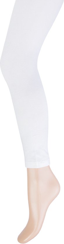 Witte katoenen legging tot op de enkel, gedragen door een paspop.