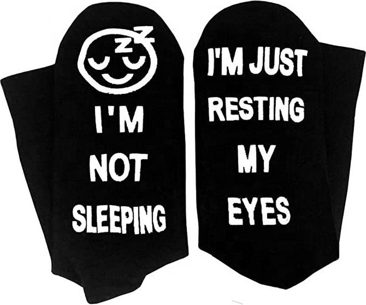 Malinsi® Grappige Sokken - I'm Not Sleeping - Leuke Huissokken AntiSlip Heren en Dames - Gekke Cadeaus Cadeautjes Volwassenen - Funny Socks - Vrolijke Slofsokken Zwart met Tekst - Cadeau voor Mannen & Vrouwen - Moeder Kados - Vaderdag Geschenk — cadeau in Mode & Accessoires - foto 8