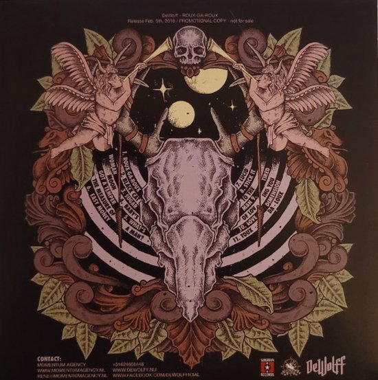 Achterkant van een albumcover met een schedel en gevleugelde figuren. Tracklist is zichtbaar.