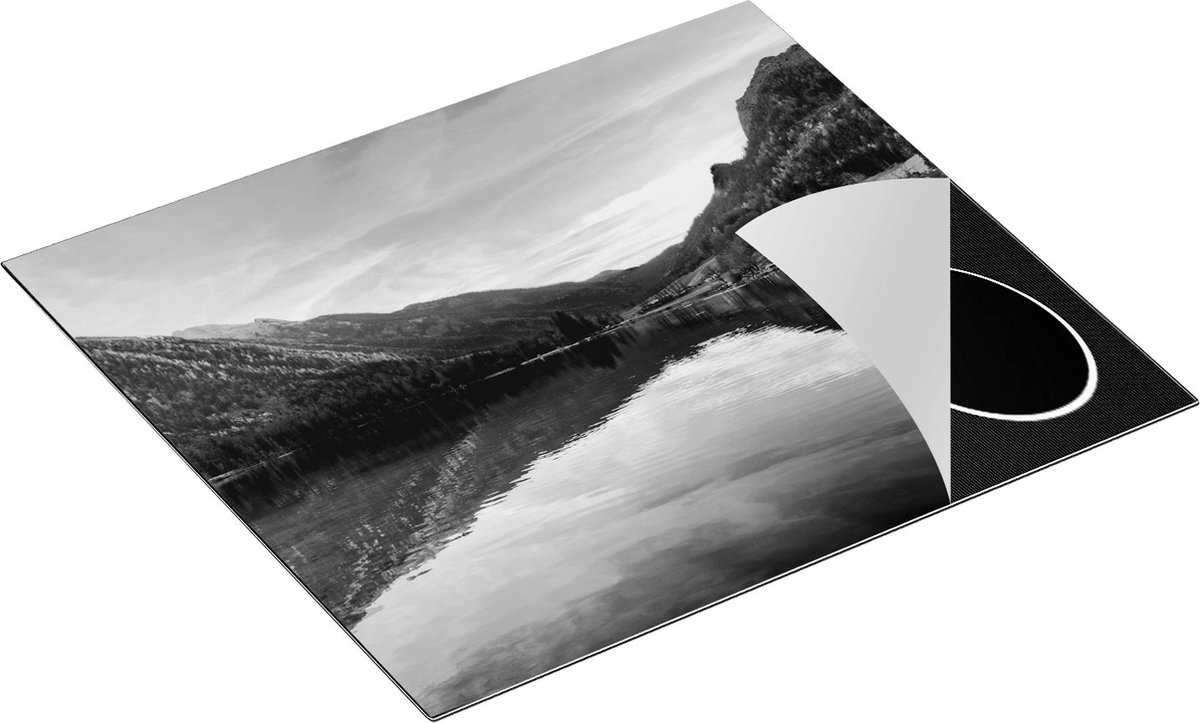 Chefcare Inductie Beschermer Meer met Weerkaatsing in de Bergen - Zwart Wit - 59x52 cm - Afdekplaat Inductie - Kookplaat Beschermer - Inductie Mat