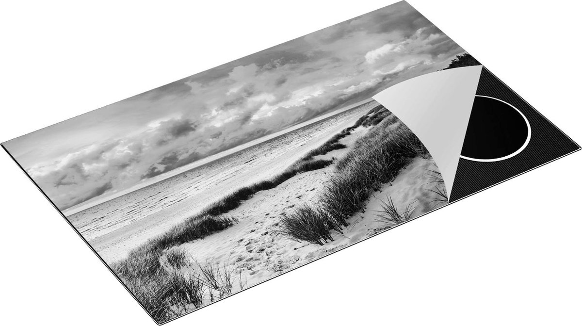 Chefcare Inductie Beschermer Strand en Duinen met Bewolking - Zwart Wit - 85x55 cm - Afdekplaat Inductie - Kookplaat Beschermer - Inductie Mat