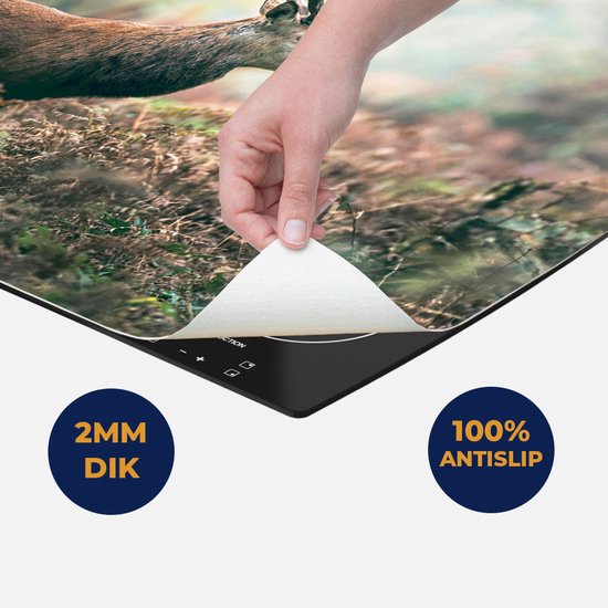 Chefcare Inductie Beschermer Hert in het Bos vanaf de Zijkant - 81,2x52 cm - Afdekplaat Inductie - Kookplaat Beschermer - Inductie Mat