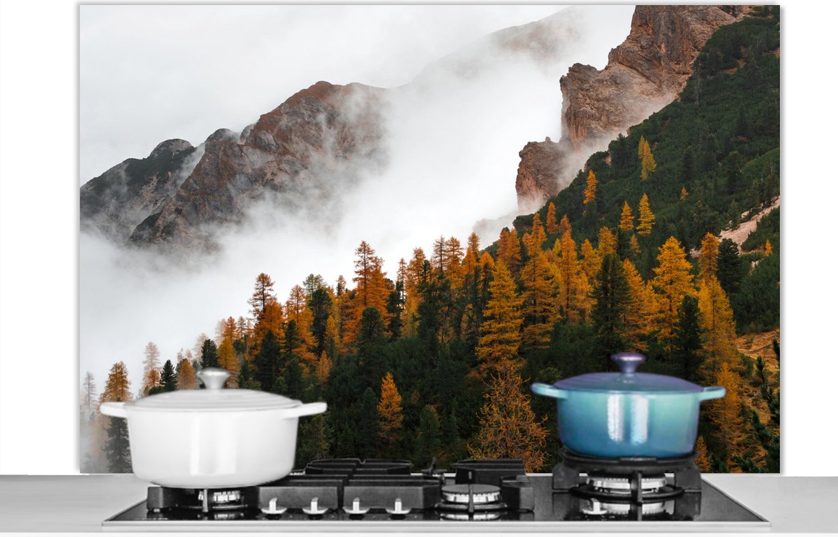 Spatscherm - Berg - Boom - Natuur - Mist - Achterwand keuken - 120x80 cm - Spatwand