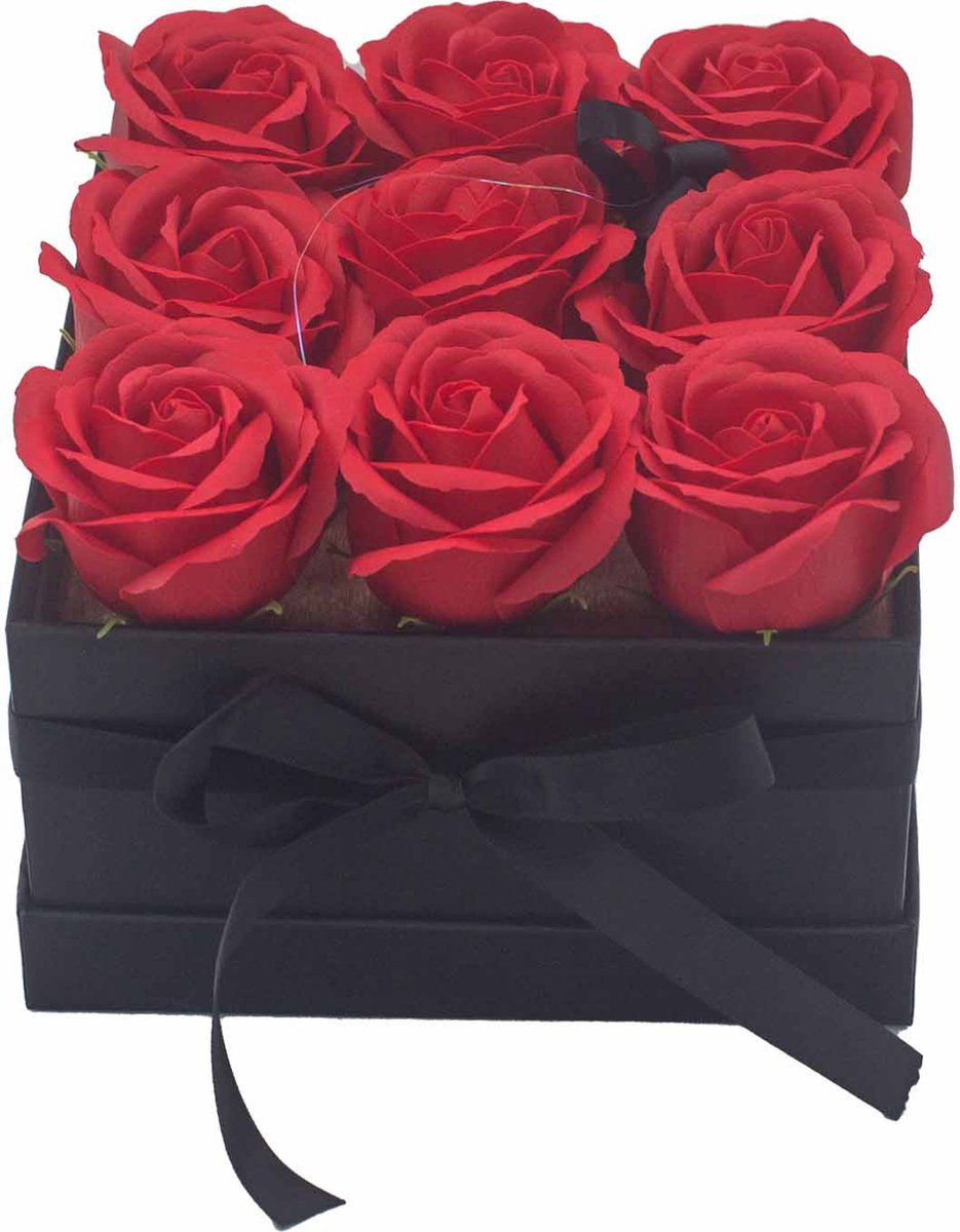 Bol.com Zeep Bloemen Geschenkset - 9 Rode Rozen - Vierkant - 18x18x15cm aanbieding