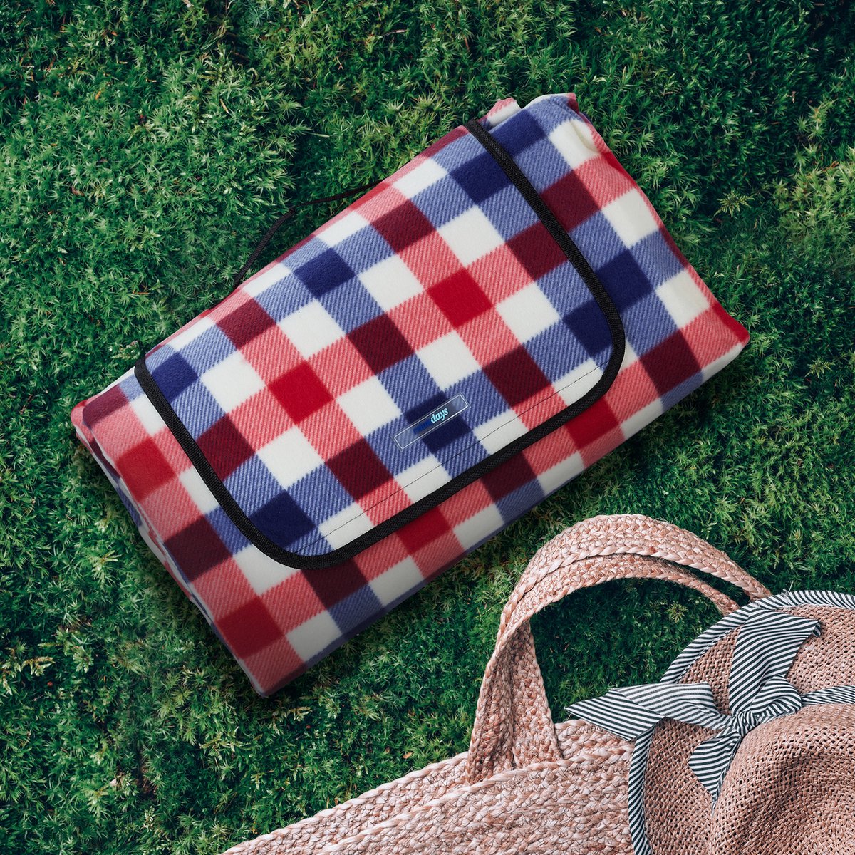 Relaxdays XXL picknickkleed, 300 x 300 cm, isolerend, waterdicht, fleece picknickdeken, zigzag, met handgreep, wit/grijs