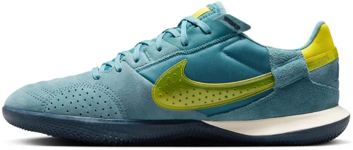 Nike streetgato in de kleur blauw.