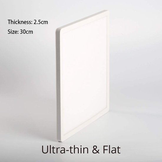 Een ultraplatte, vierkante witte plafondlamp van 30 cm met een dikte van 2,5 cm.
