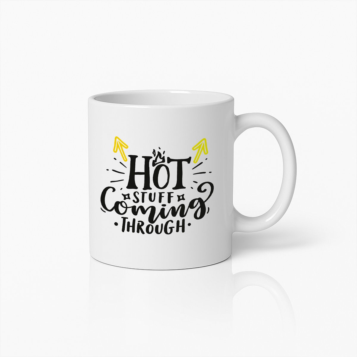 Grappige "Hot Stuff Coming Through" Koffiemok 330ml – Speels Cadeau voor Koffieliefhebbers