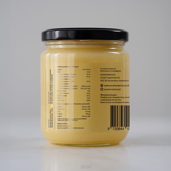 Achterkant van een pot Sea Moss Gel met voedingswaarde en productinformatie. Zwarte dop.