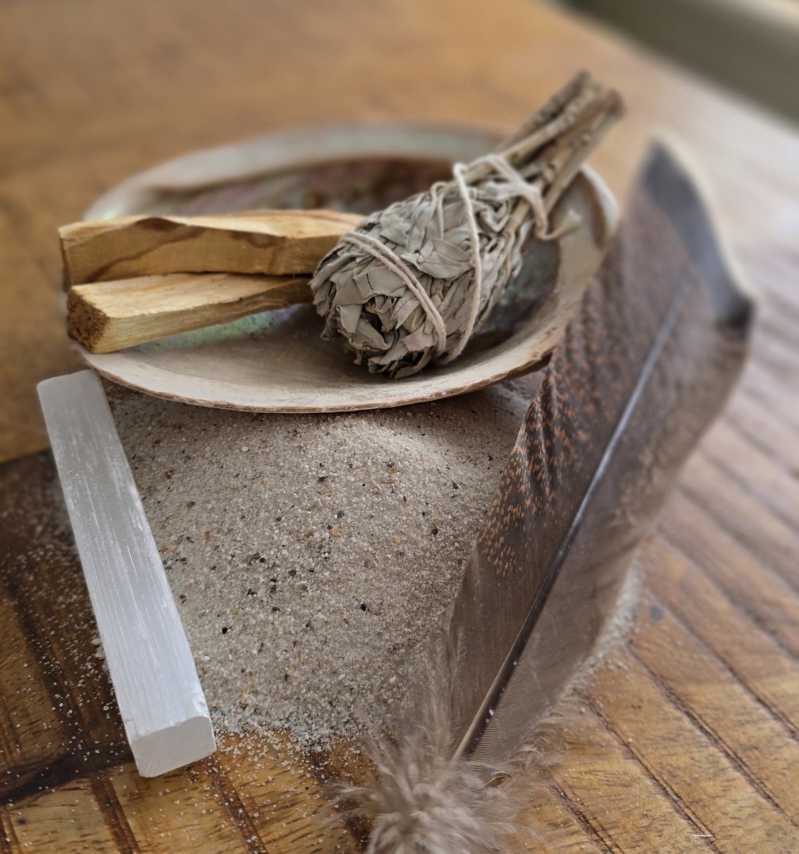Smudge kit - Set om energetisch te reinigen - Smudge set - Salie branden - Salie - Palo santo - Seleniet - Abalone - Smudge - Smudge pakket - Uitgebreide smudge kit - Smudgen - Spiritueel cadeau — cadeau in Cadeau-ideeën - foto 2