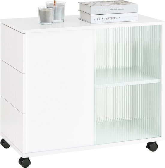 Witte roltafel met 3 laden, een glazen schuifdeur, en twee kaarsen en boeken op het blad.