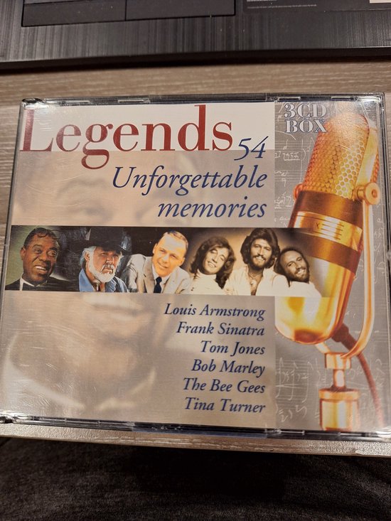 CD-hoes 'Legends 54 Unforgettable memories' met afbeeldingen van Louis Armstrong, Frank Sinatra, Tom Jones, Bob Marley, The Bee Gees en Tina Turner.