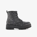 Zwarte Skechers laars met witte stippen, met veter- en ritsluiting.