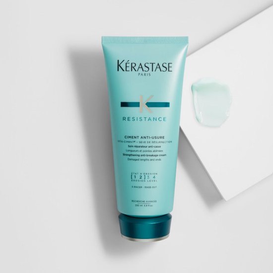 Crème Kérastase Resistance Ciment Anti-Usure dans un tube, avec une touche de crème à côté.