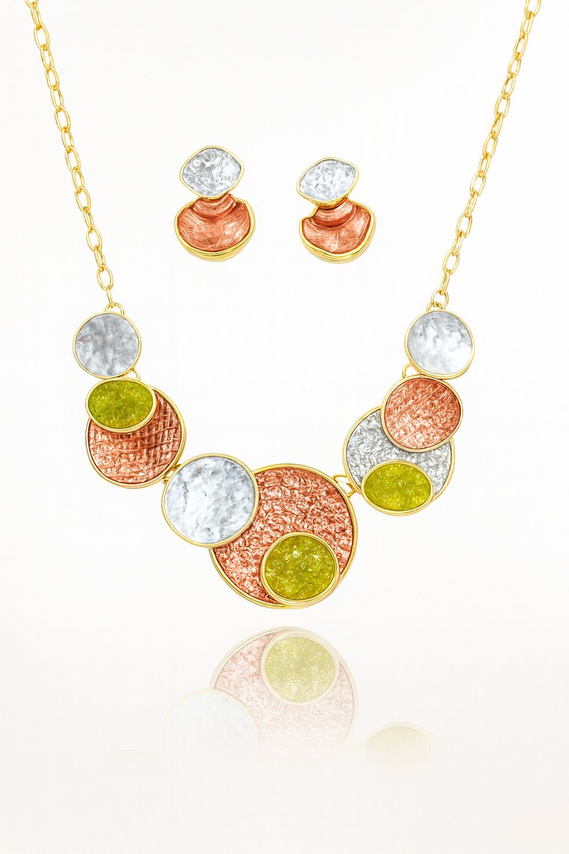 Dames sieradenset rood-blauw-goud met groene natuursteen – Ketting en oorbellen in onregelmatig rond design