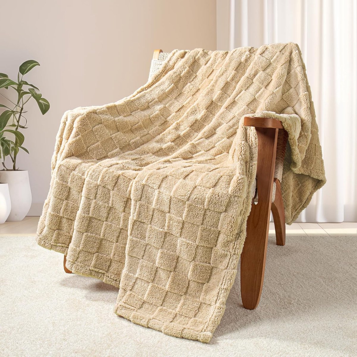 Famanu Fleece Deken 127 x 152 cm - Beige - Superzachte Lichtgewicht Geruite Plaid voor Alle Seizoenen