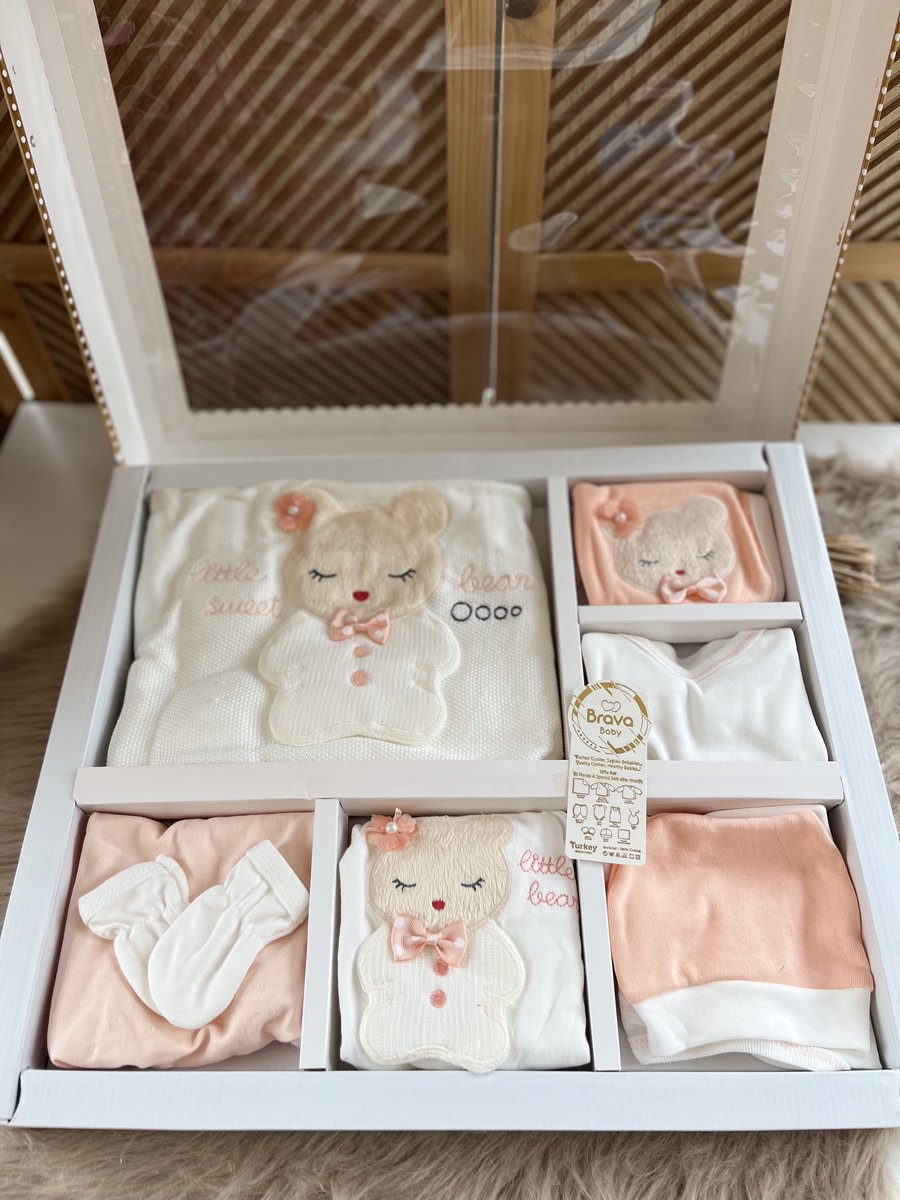 Luxe 10 delige new born set met deken -luxe geschenkdoos- lichte zalm kleur- little sweet bear-100% katoen- baby set - babyshower-kraam cadeau - gift new born girl - 0 tem 4 maanden